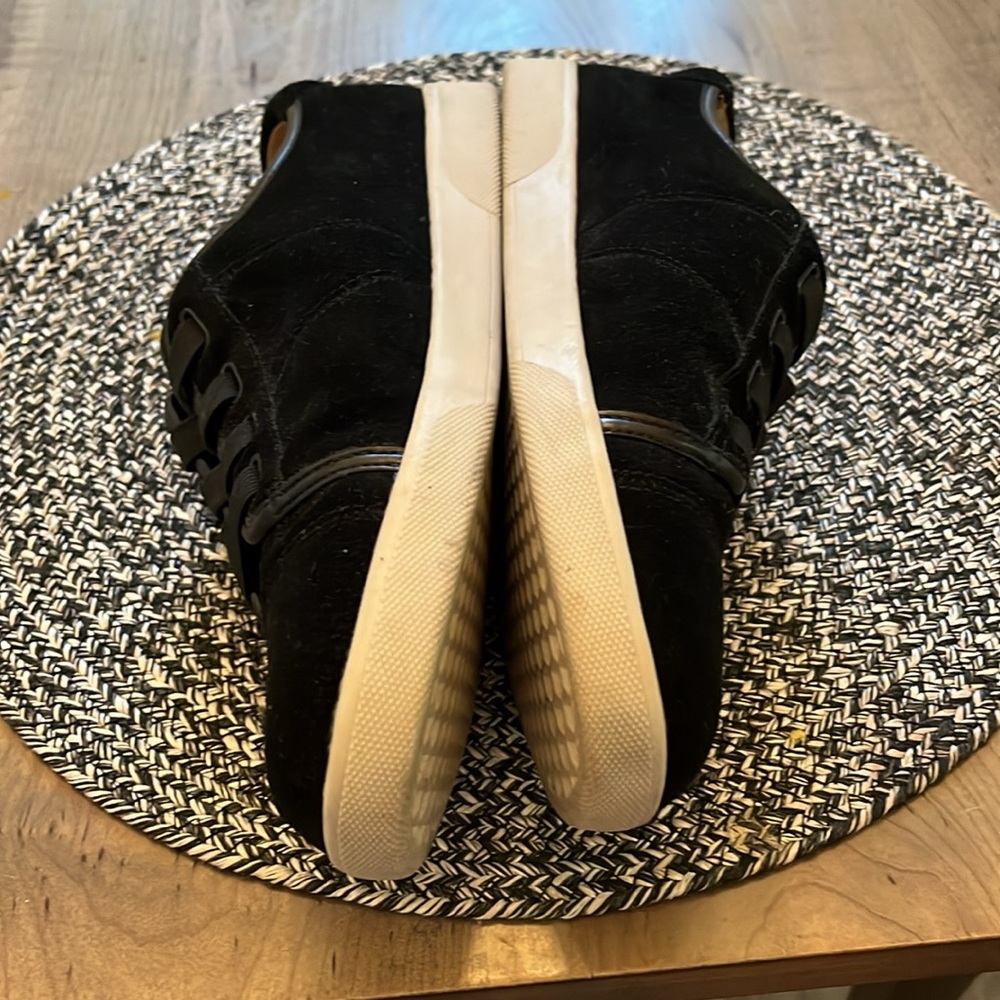 Vionic Size 9.5 Wide black Suede Slip-ons in EUC - Picture 5 of 6